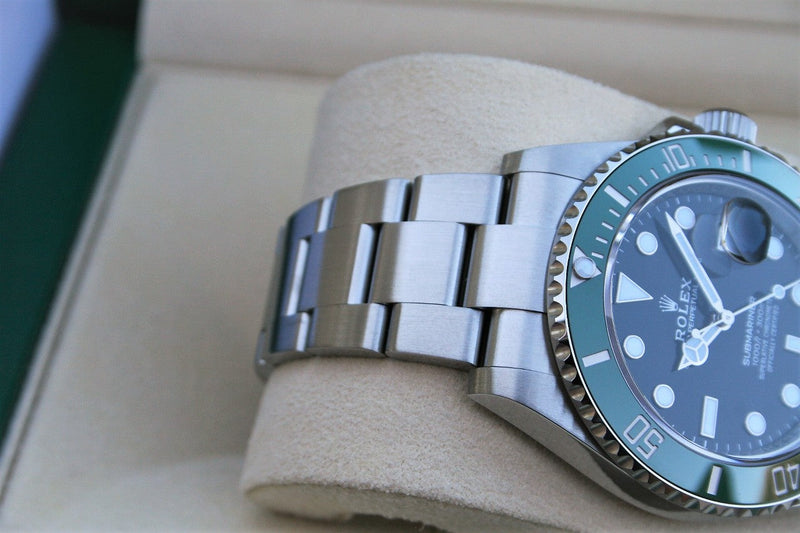 Luxury Watch SUBMARINER Green Bezel Model 16610LV